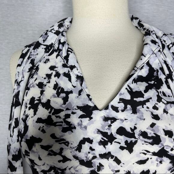 A9). Bar Iii Tie Neck Printed Blouse Black White XXS - Picture 11 of 15